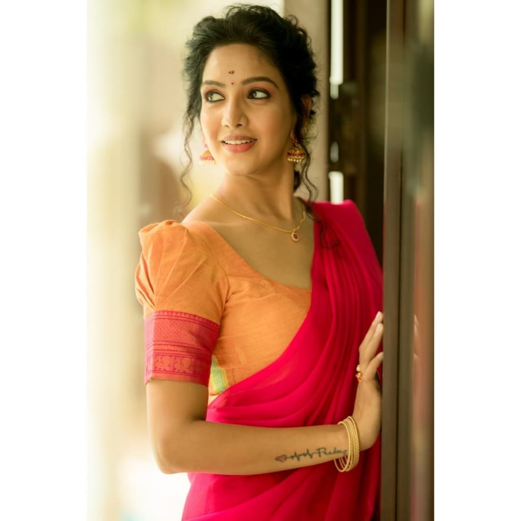 Actress Pavani Reddy – Stills Gallery – Tamil Screen